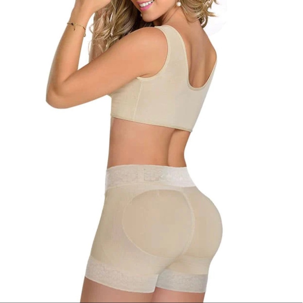 Faja. Tucks in your tummy and lifts your butt. Brand new never worn.